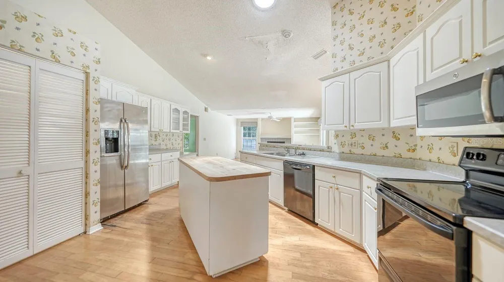 4481 OAK VIEW DRIVE Sarasota, FL 34232