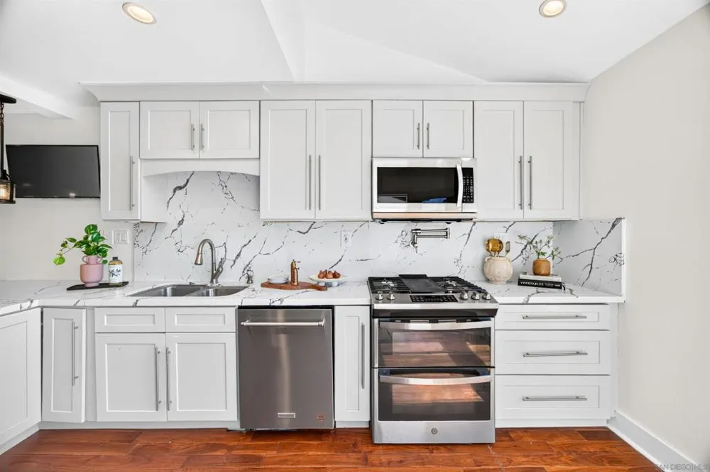 1410 Camino Lujan San Diego, CA 92111