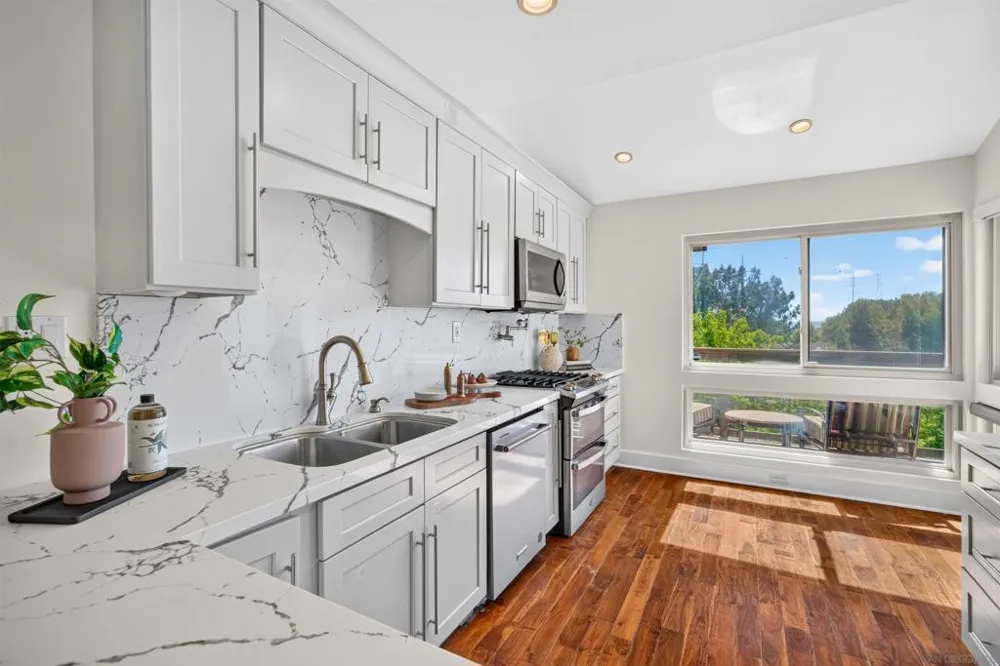 1410 Camino Lujan San Diego, CA 92111