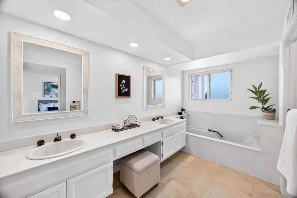 1410 Camino Lujan San Diego, CA 92111