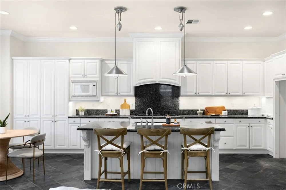 8040 Corte Sasafras Carlsbad, CA 92009