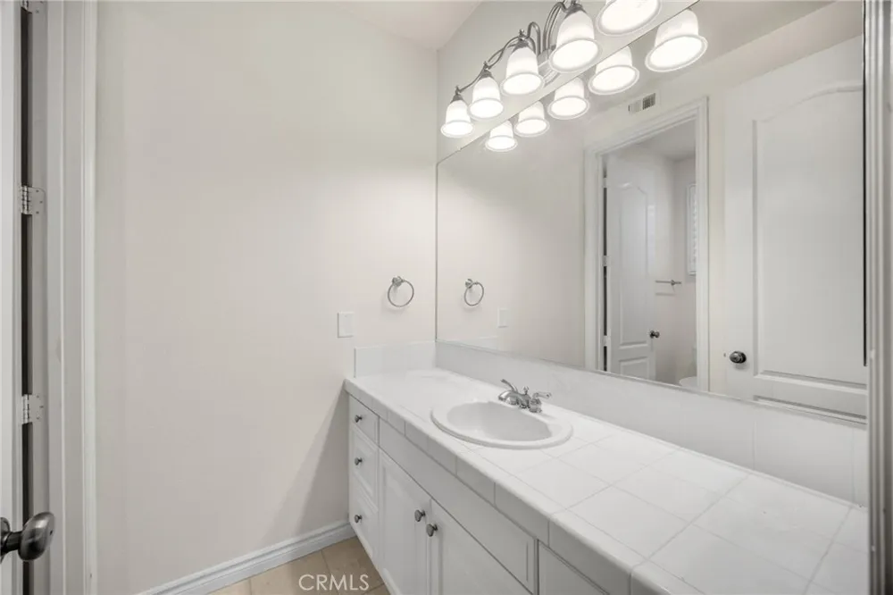 8040 Corte Sasafras Carlsbad, CA 92009