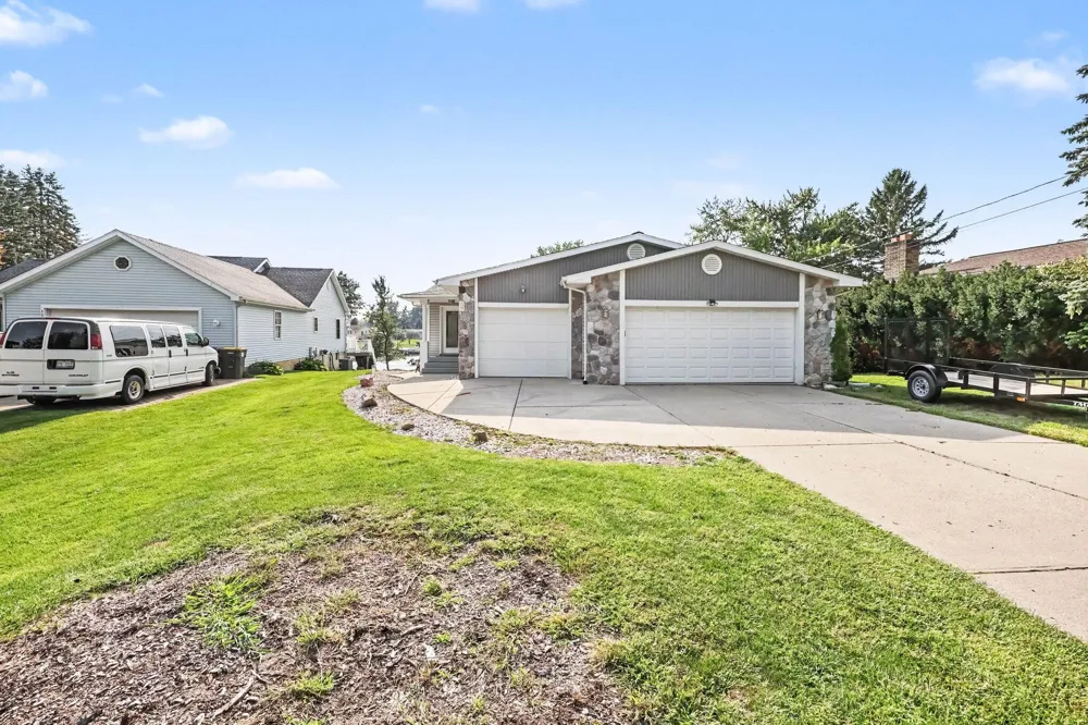 124 Claremont Circle Brooklyn, MI 49230
