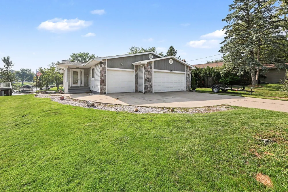 124 Claremont Circle Brooklyn, MI 49230
