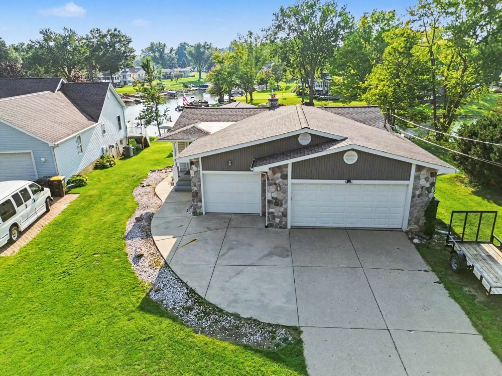 124 Claremont Circle Brooklyn, MI 49230