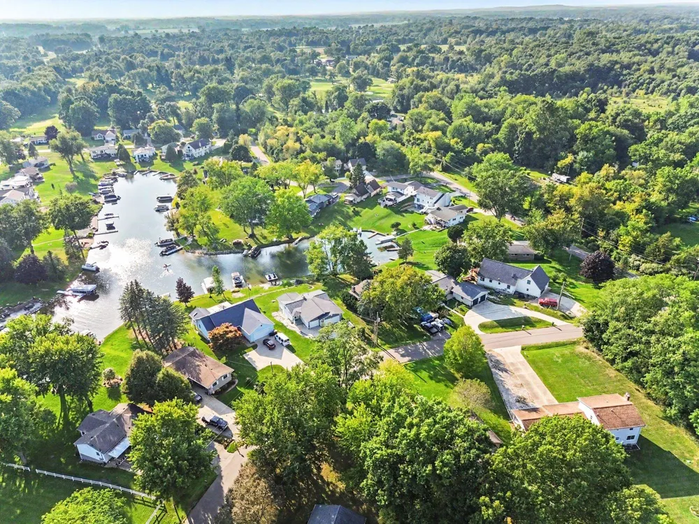 124 Claremont Circle Brooklyn, MI 49230