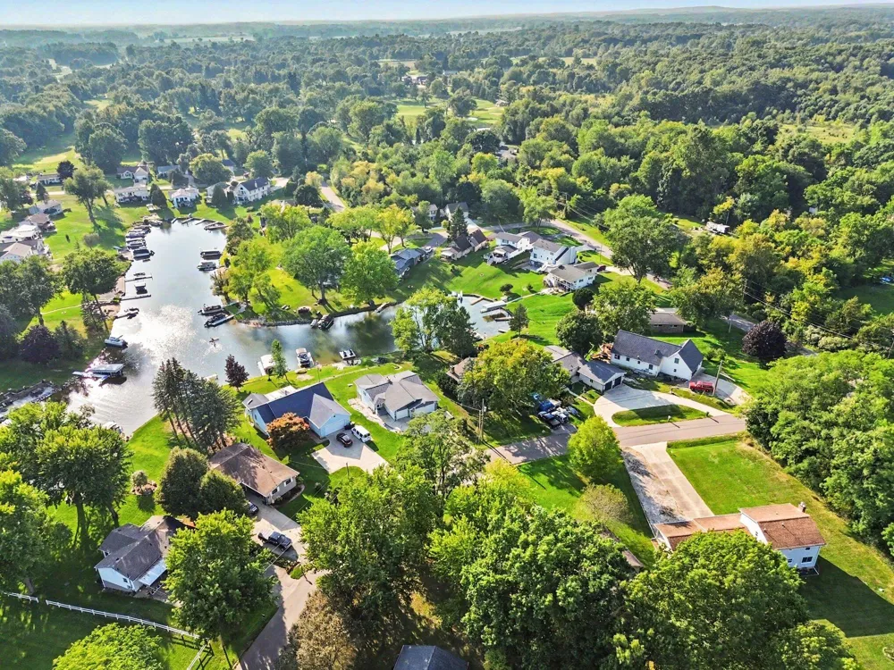 124 Claremont Circle Brooklyn, MI 49230