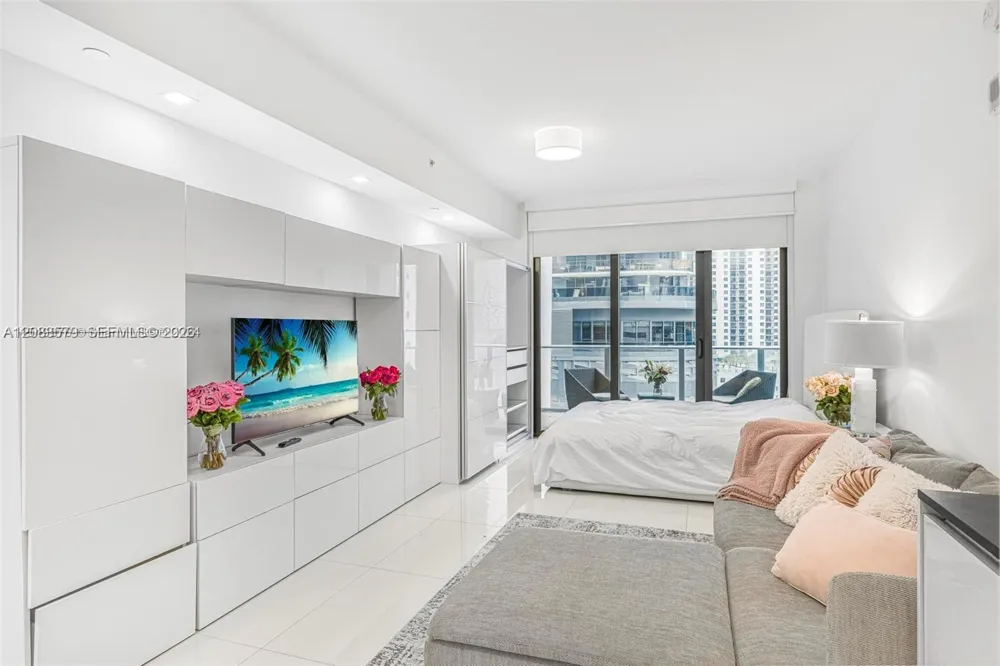 1010 Brickell Ave #1710 Miami, FL 33131
