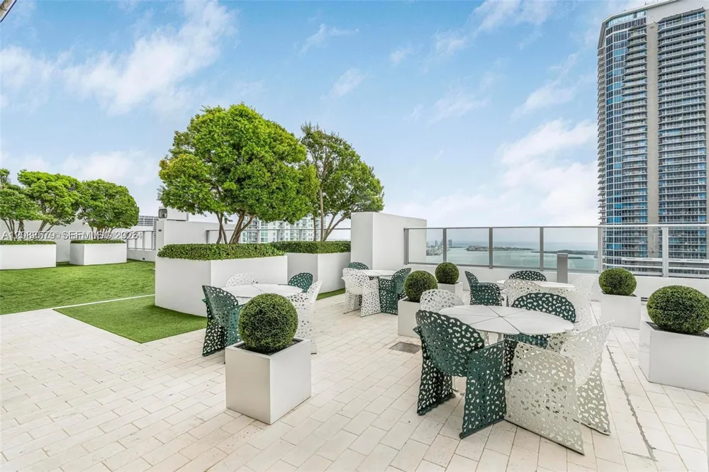 1010 Brickell Ave #1710 Miami, FL 33131