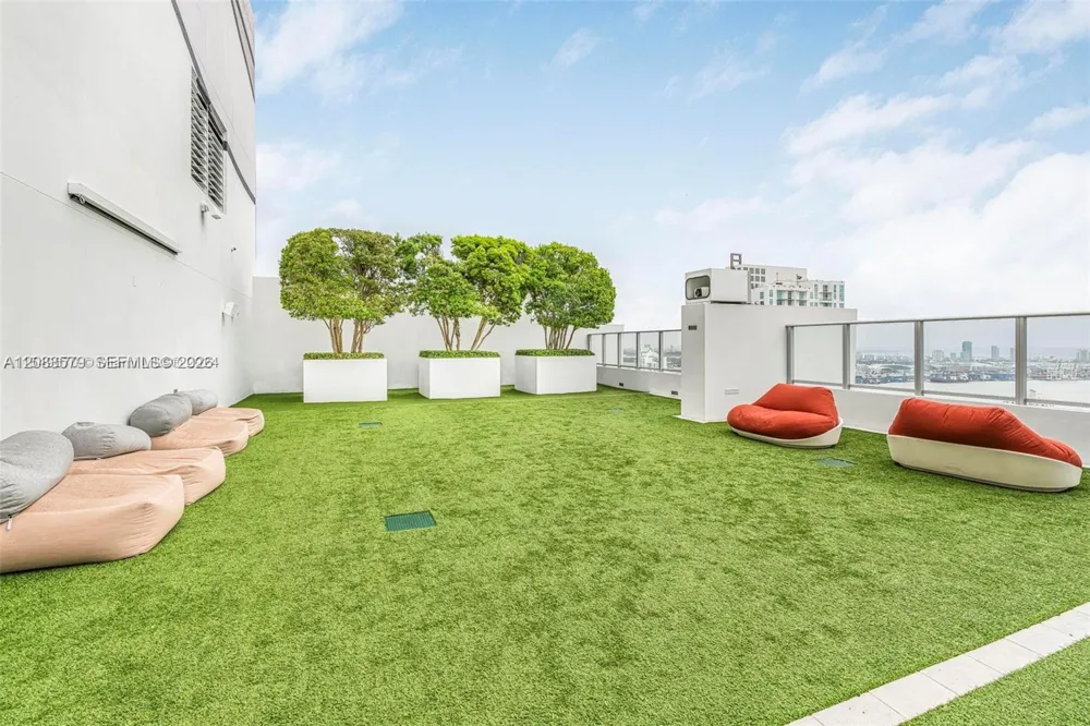 1010 Brickell Ave #1710 Miami, FL 33131