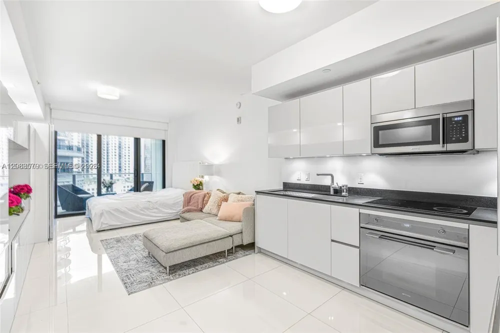 1010 Brickell Ave #1710 Miami, FL 33131