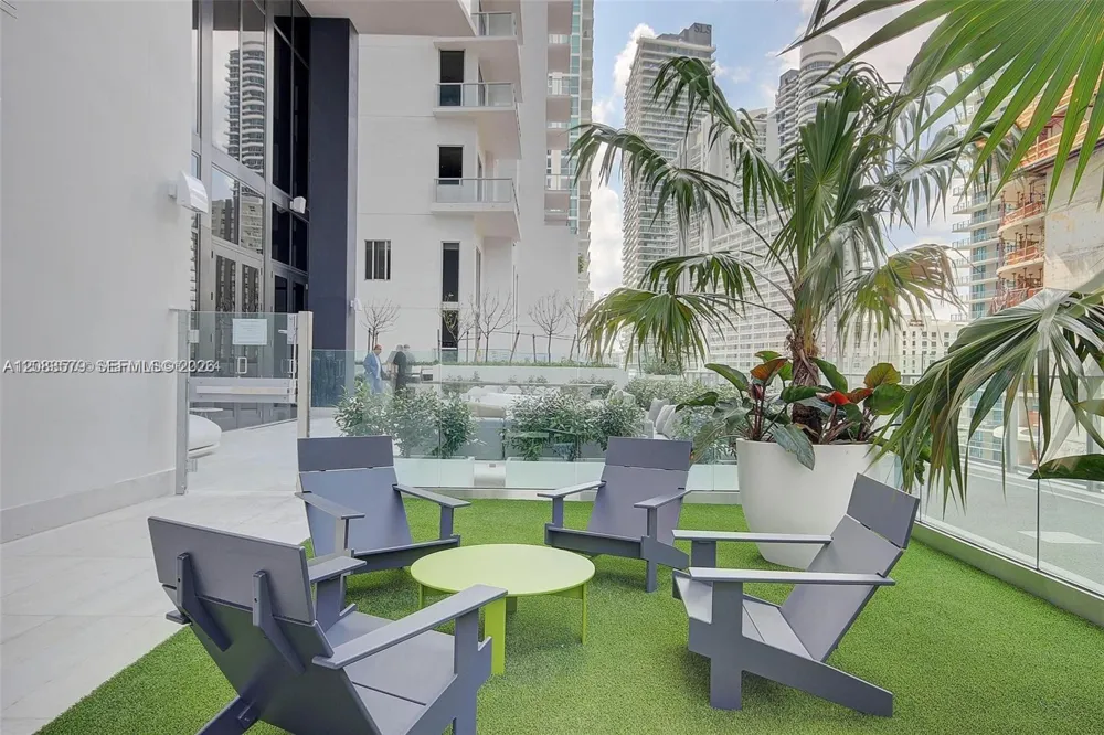 1010 Brickell Ave #1710 Miami, FL 33131