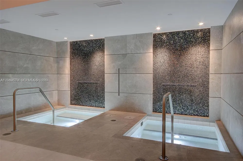 1010 Brickell Ave #1710 Miami, FL 33131