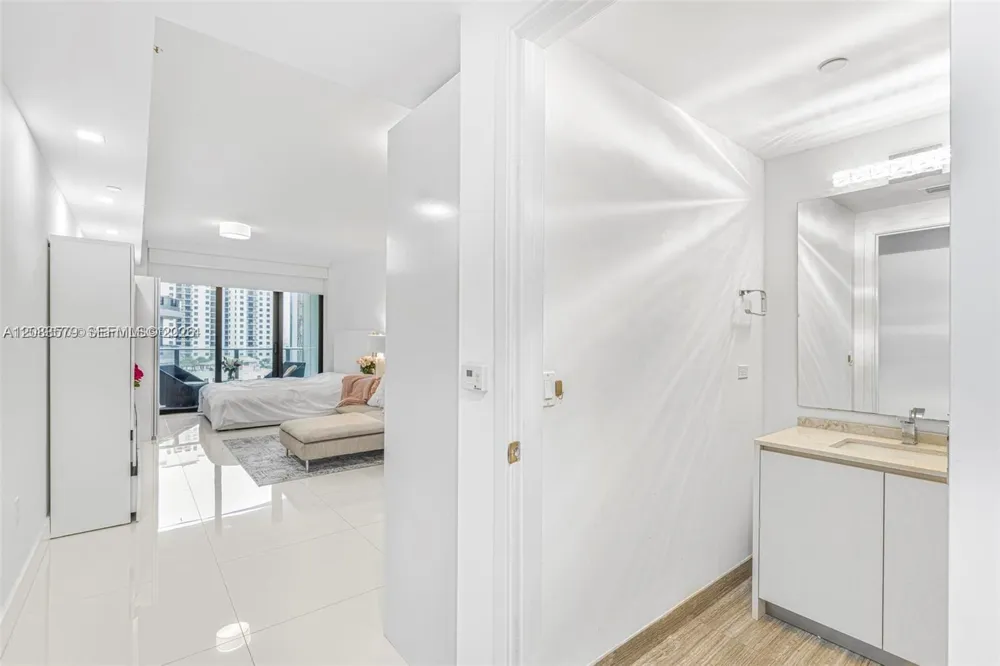 1010 Brickell Ave #1710 Miami, FL 33131