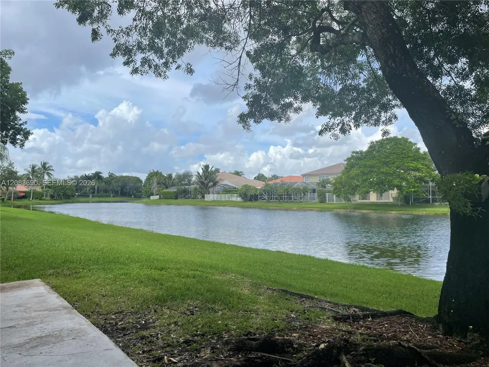 16242 Emerald Cove Rd #16242 Weston, FL 33331