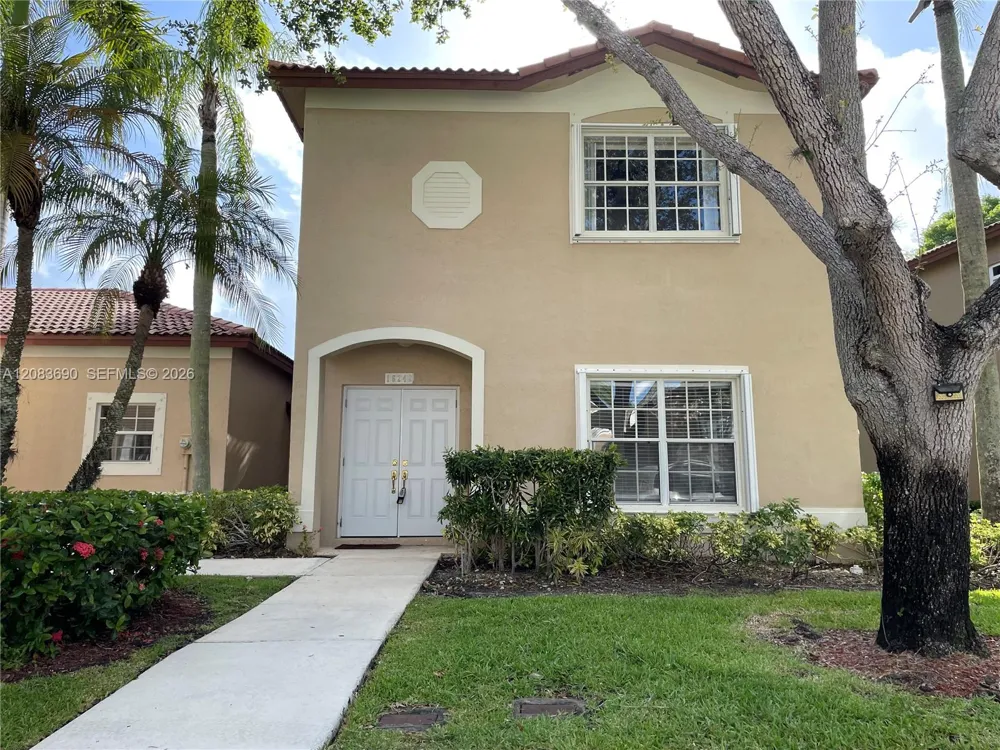 16242 Emerald Cove Rd #16242 Weston, FL 33331