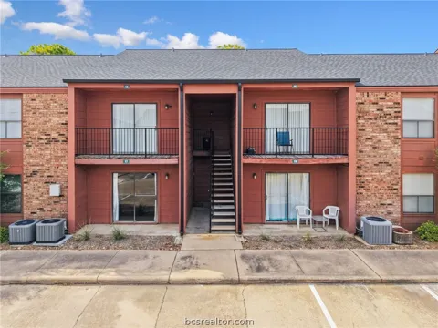 904 University Oaks #17