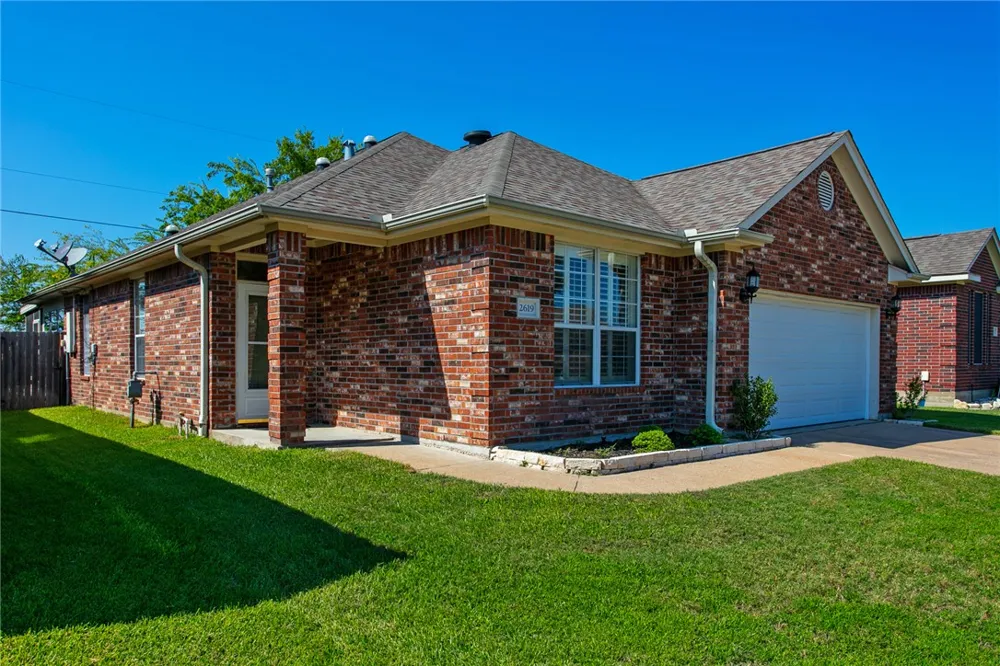 2619 Trophy Drive Bryan, TX 77802