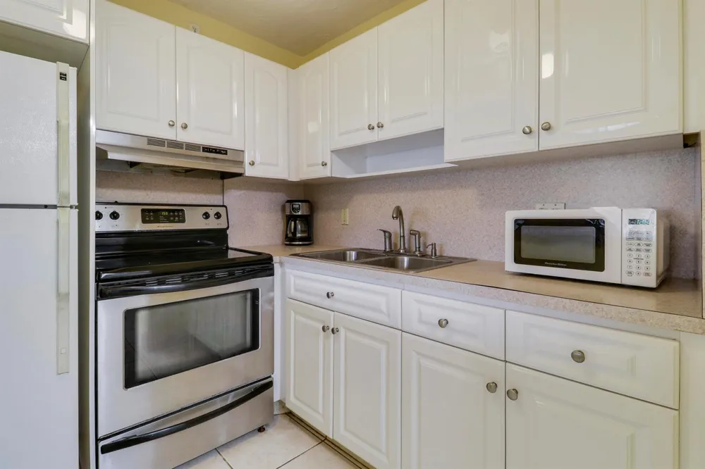 3040 LAKE OSBORNE DRIVE #109 