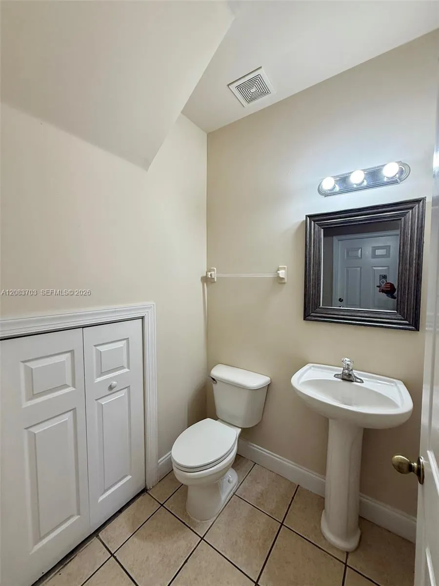 2601 NE 41st Cir Homestead, FL 33033
