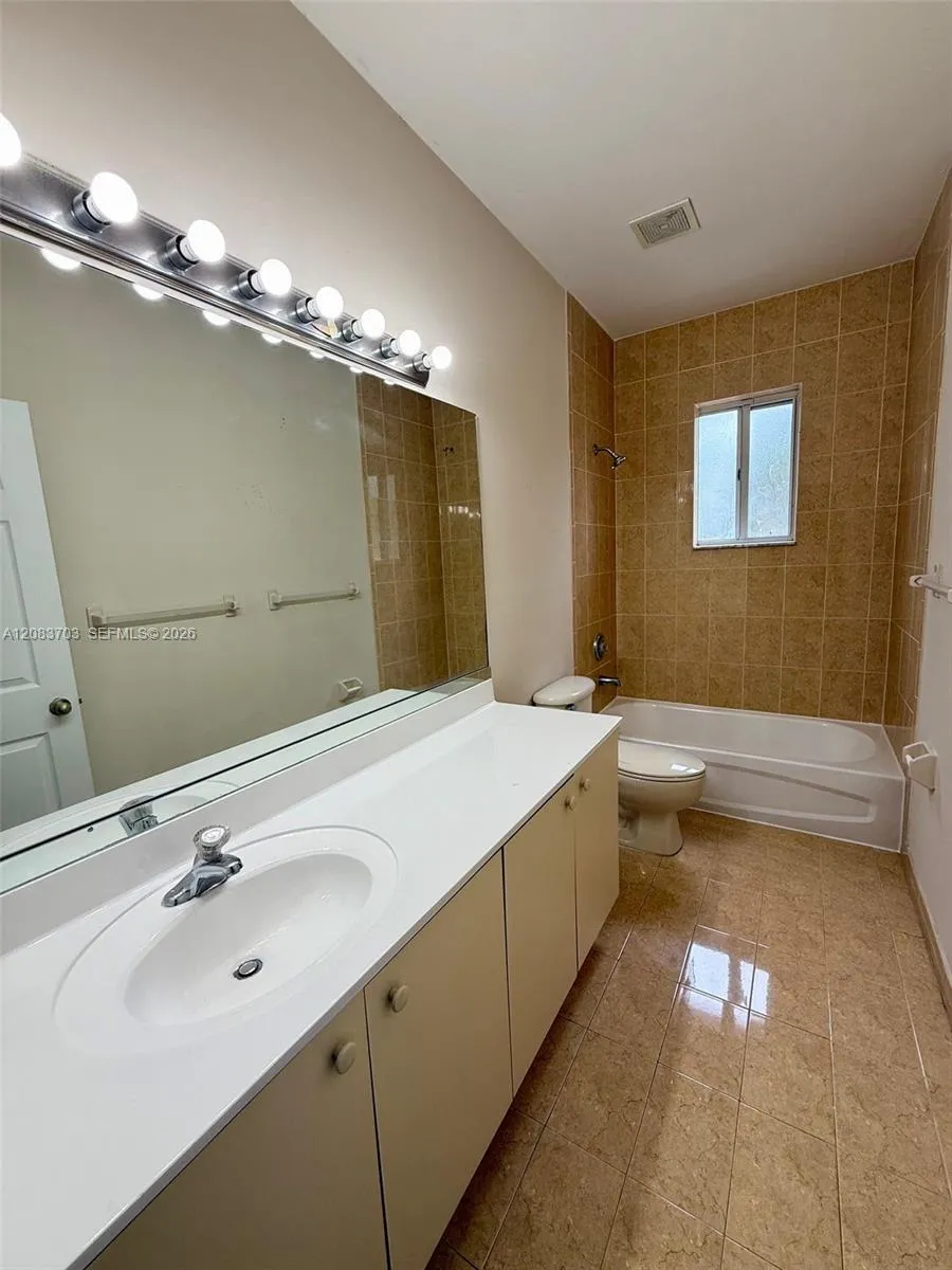 2601 NE 41st Cir Homestead, FL 33033