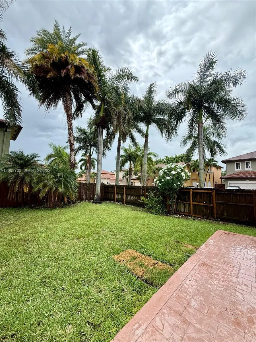 2601 NE 41st Cir Homestead, FL 33033