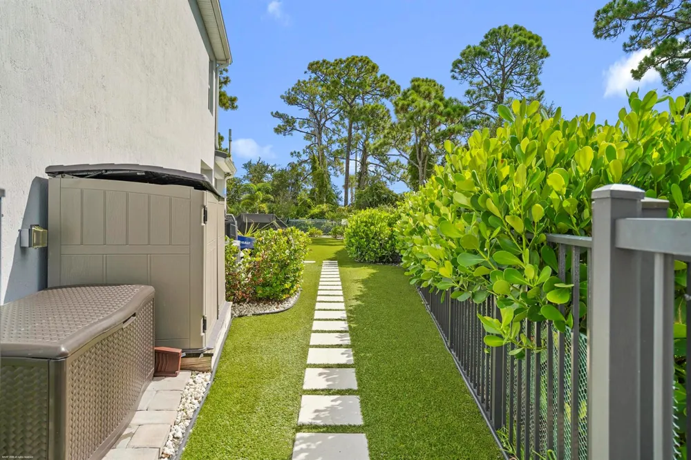 194 SW POMEROY STREET Stuart, FL 34997