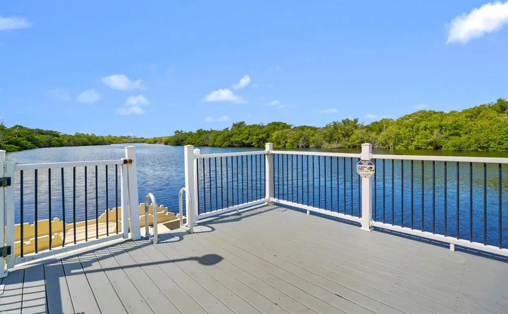 194 SW POMEROY STREET Stuart, FL 34997
