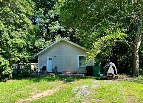 207 Crestwood Circle