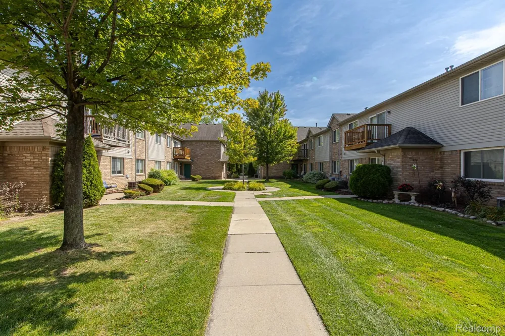 2154 Frazho Road Warren City, MI 48091
