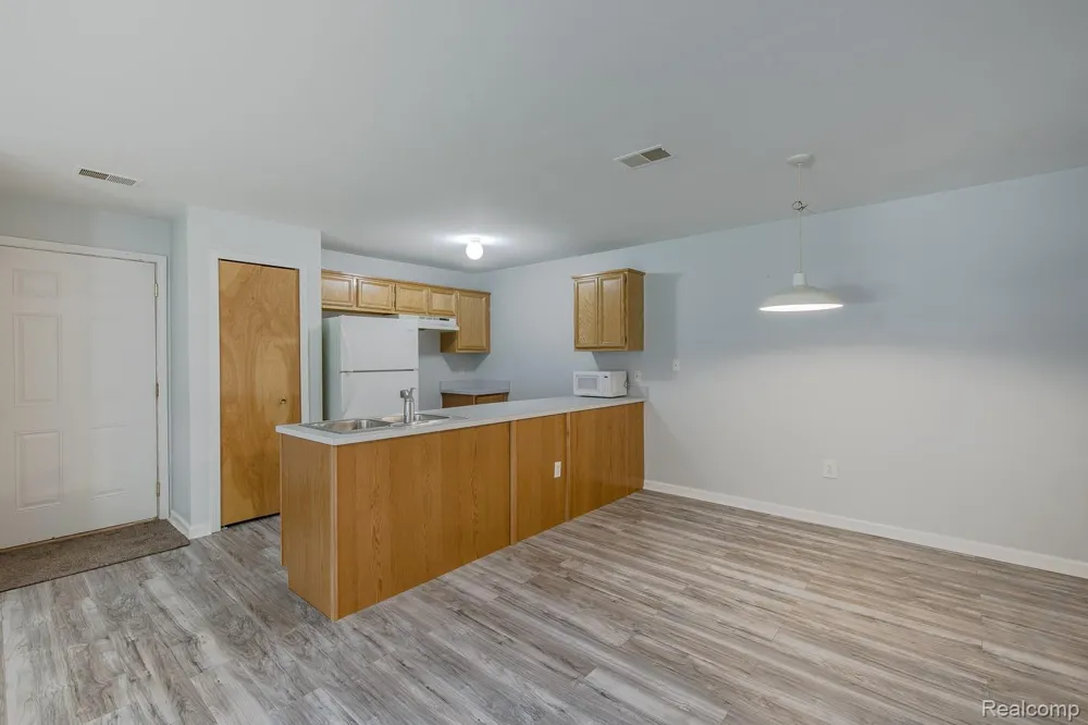 2154 Frazho Road Warren City, MI 48091