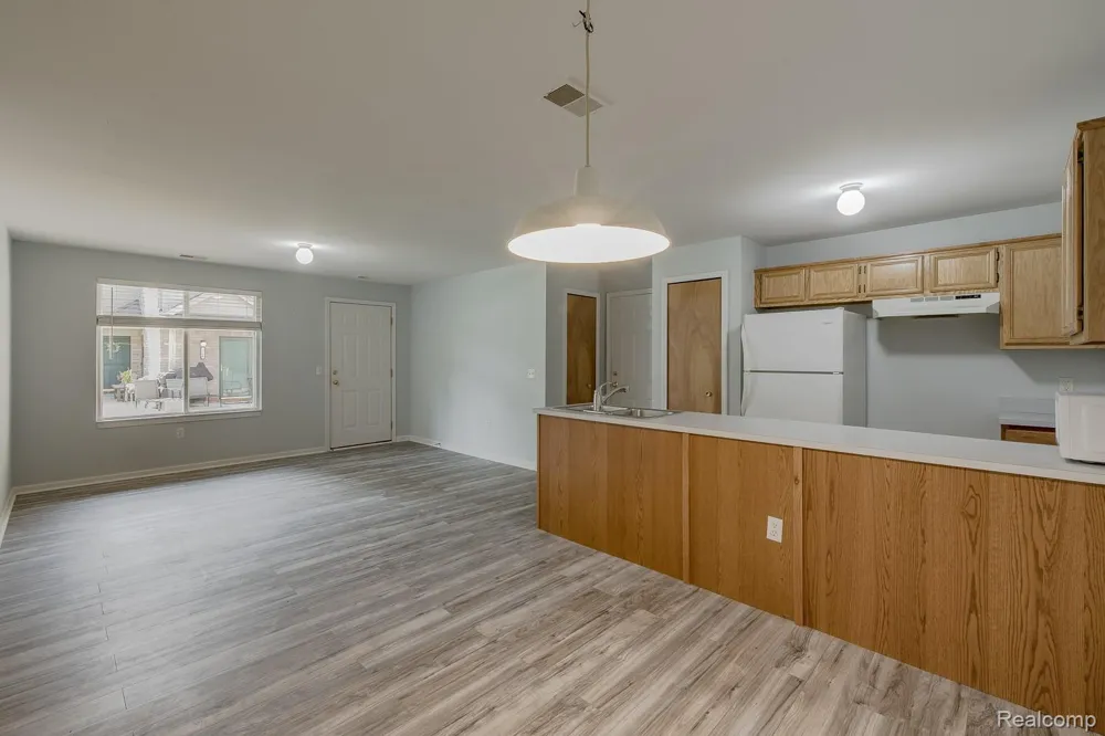 2154 Frazho Road Warren City, MI 48091