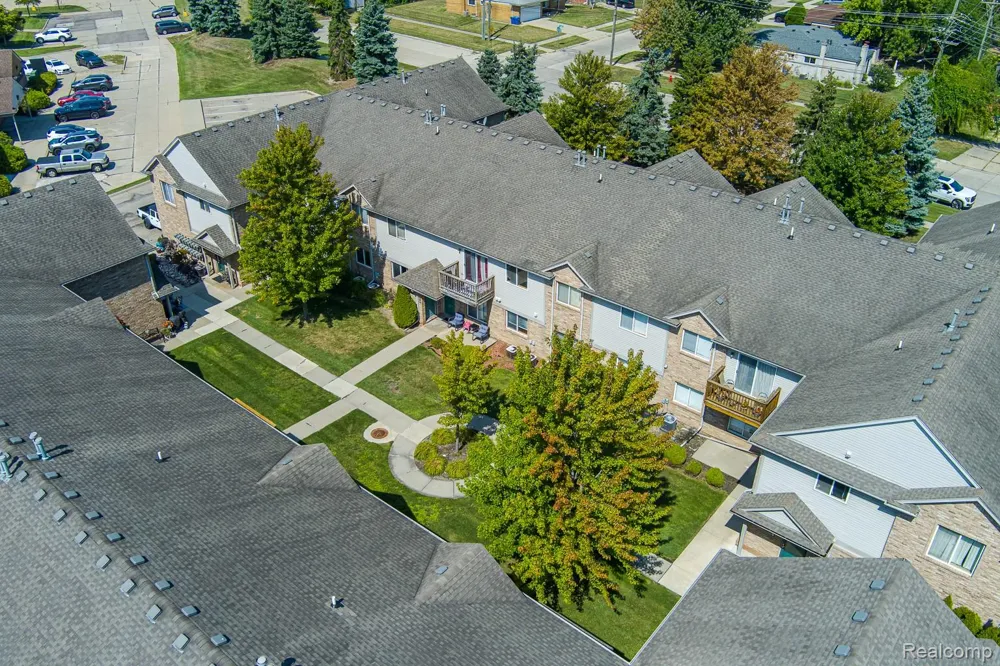 2154 Frazho Road Warren City, MI 48091