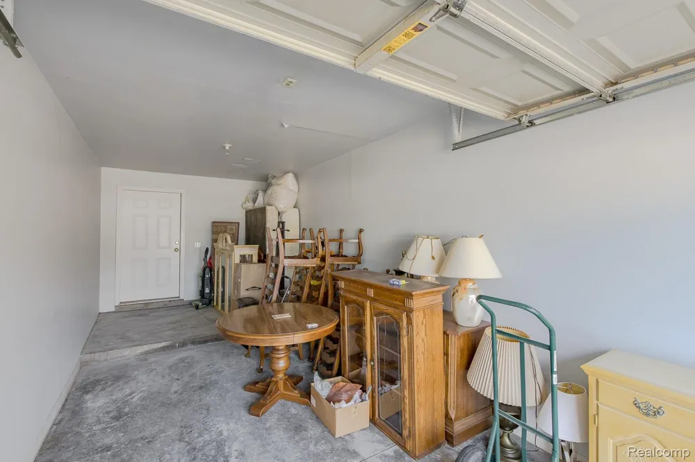 2154 Frazho Road Warren City, MI 48091