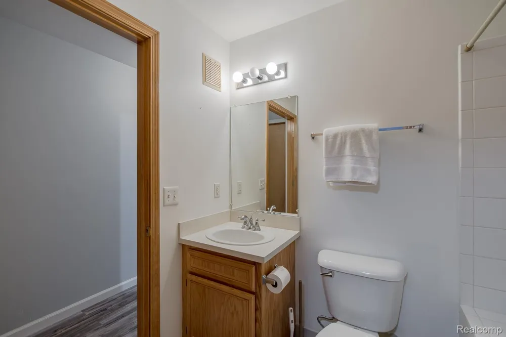 2154 Frazho Road Warren City, MI 48091