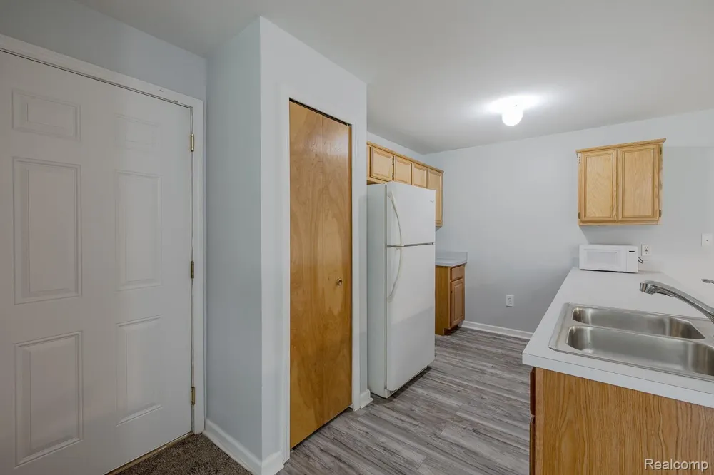 2154 Frazho Road Warren City, MI 48091