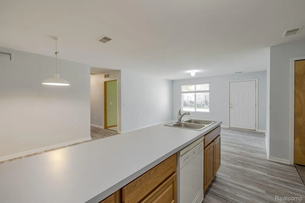 2154 Frazho Road Warren City, MI 48091