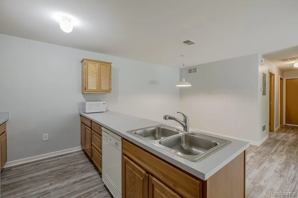 2154 Frazho Road Warren City, MI 48091