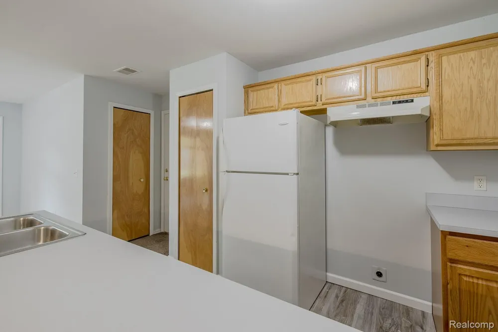 2154 Frazho Road Warren City, MI 48091