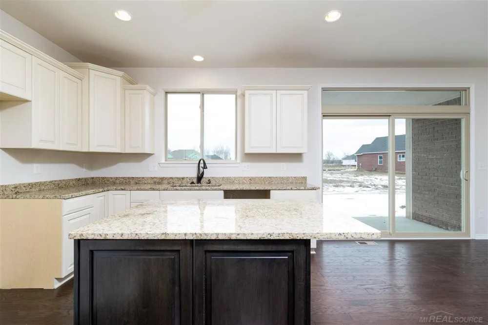 17480 Stallman Drive Macomb Township, MI 48042