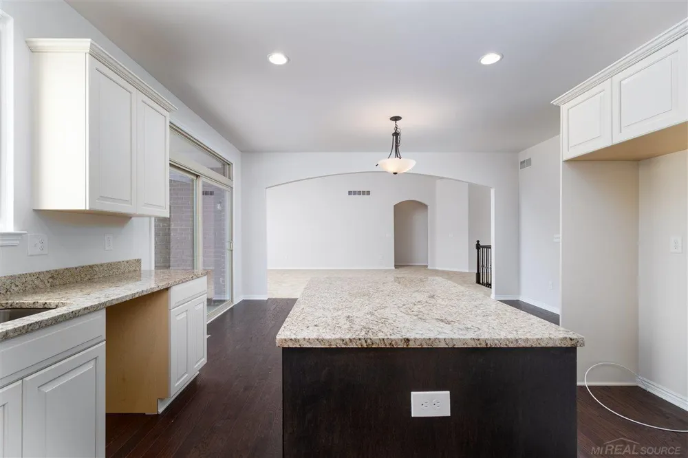 17480 Stallman Drive Macomb Township, MI 48042