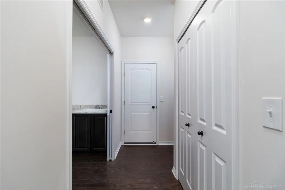 17480 Stallman Drive Macomb Township, MI 48042