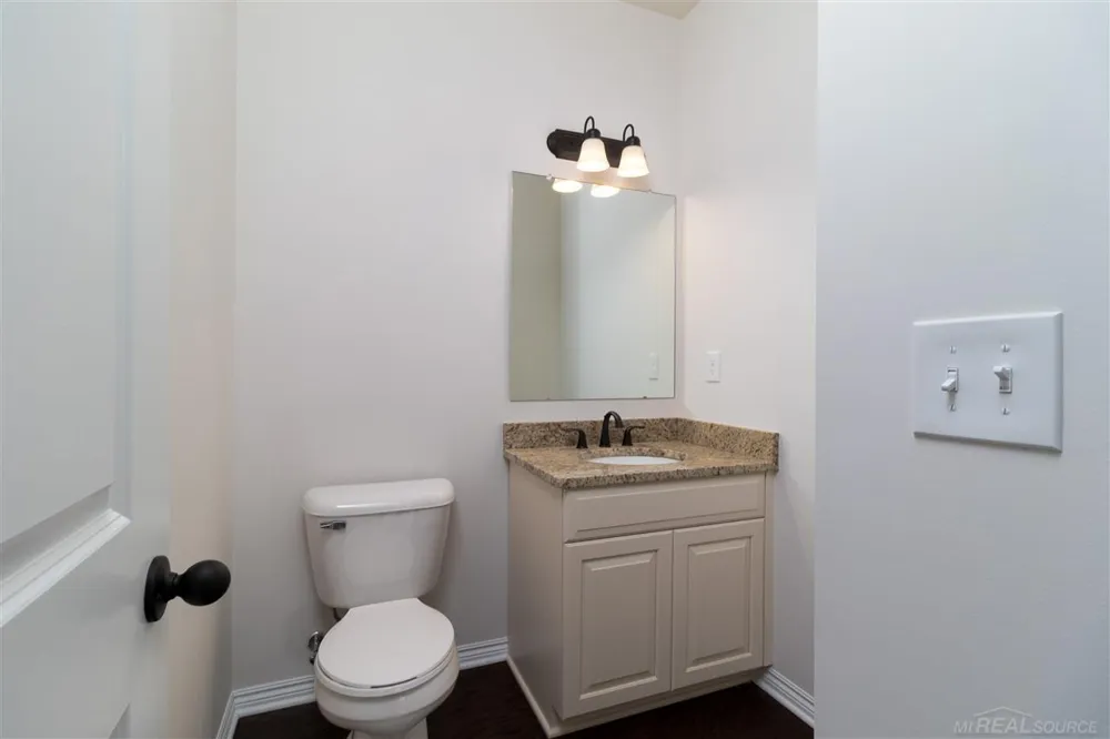 17480 Stallman Drive Macomb Township, MI 48042