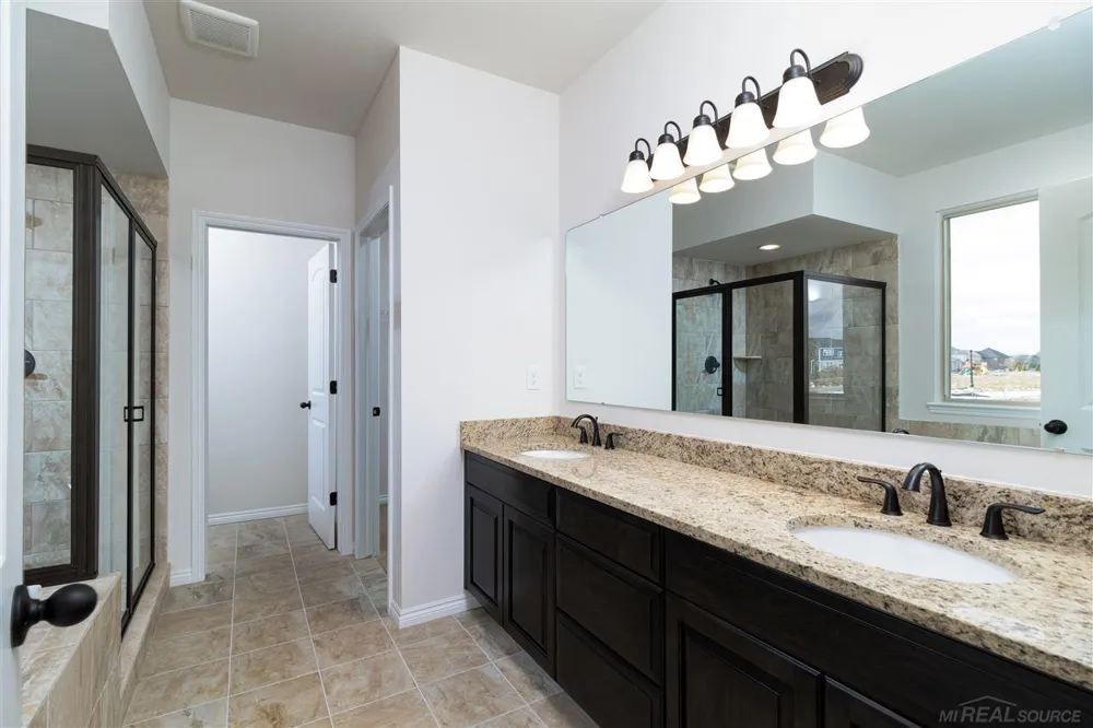 17480 Stallman Drive Macomb Township, MI 48042