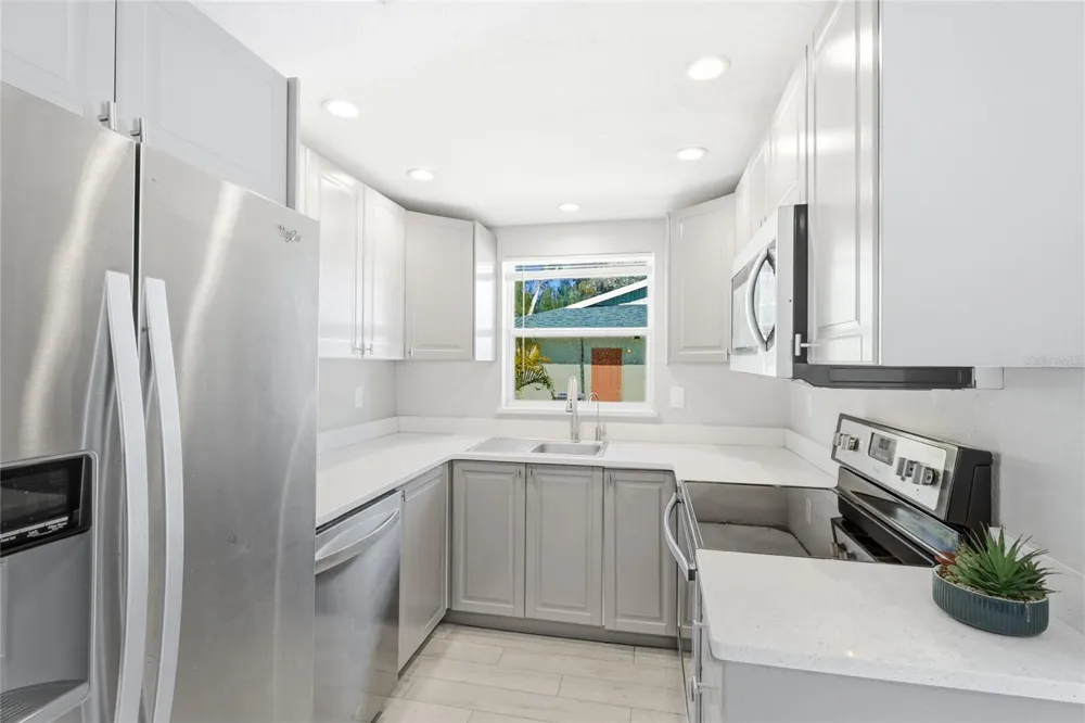5320 MOELLER AVENUE Sarasota, FL 34233