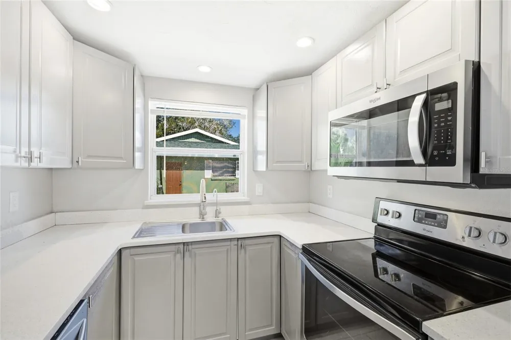 5320 MOELLER AVENUE Sarasota, FL 34233