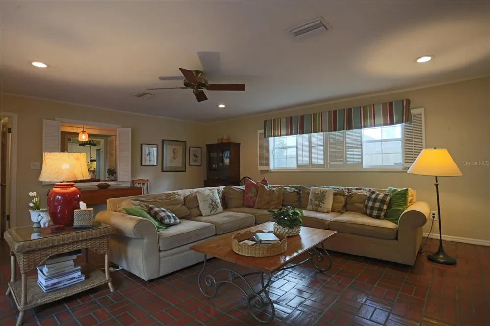 4414 W WATROUS AVENUE Tampa, FL 33629