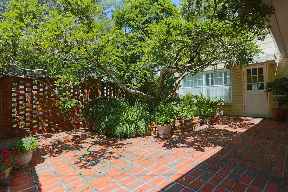4414 W WATROUS AVENUE Tampa, FL 33629