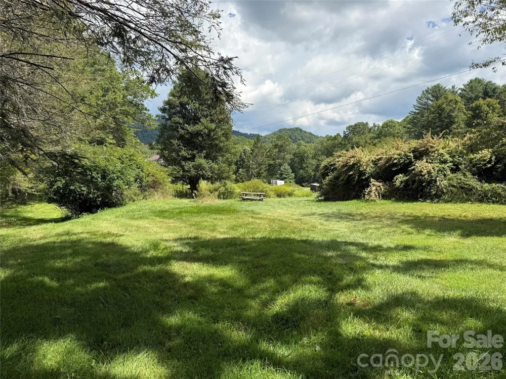 20 Triangle Road Tuckasegee, NC 28783
