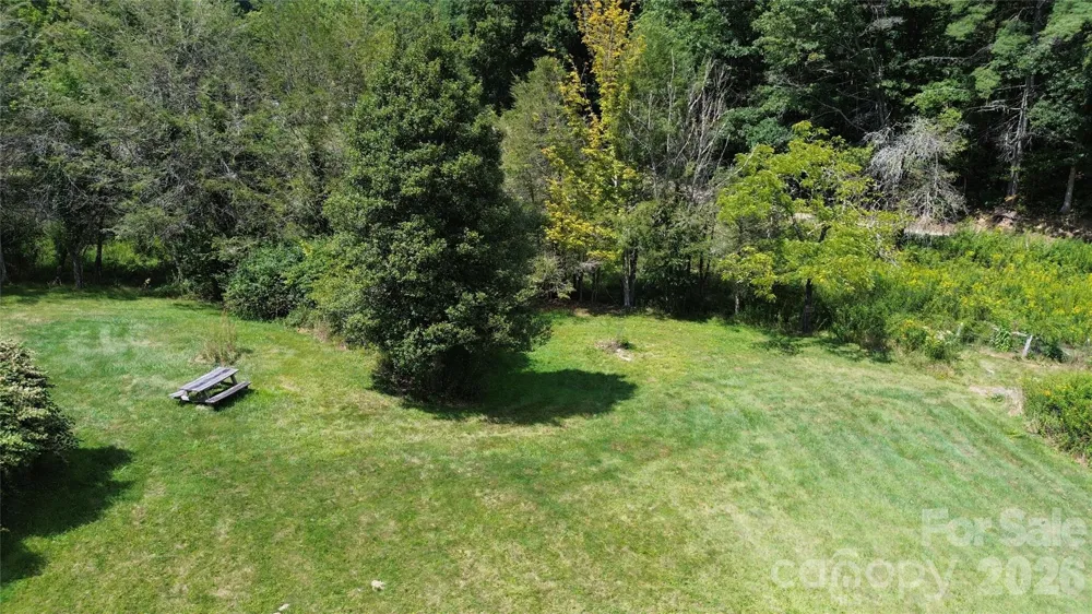 20 Triangle Road Tuckasegee, NC 28783
